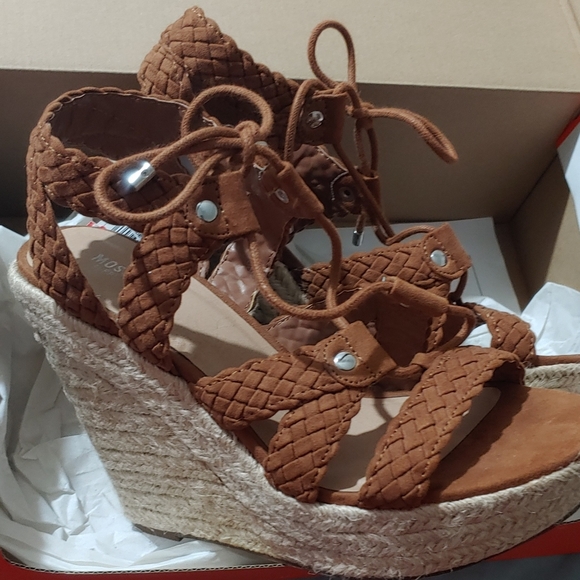 Mossimo Wheat/ Brown Wedges Size 8 - Picture 2 of 4